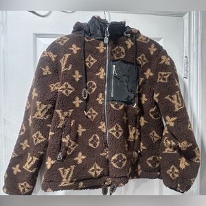 Brown Sherpa Zip-Up Jacket with Patterned Design